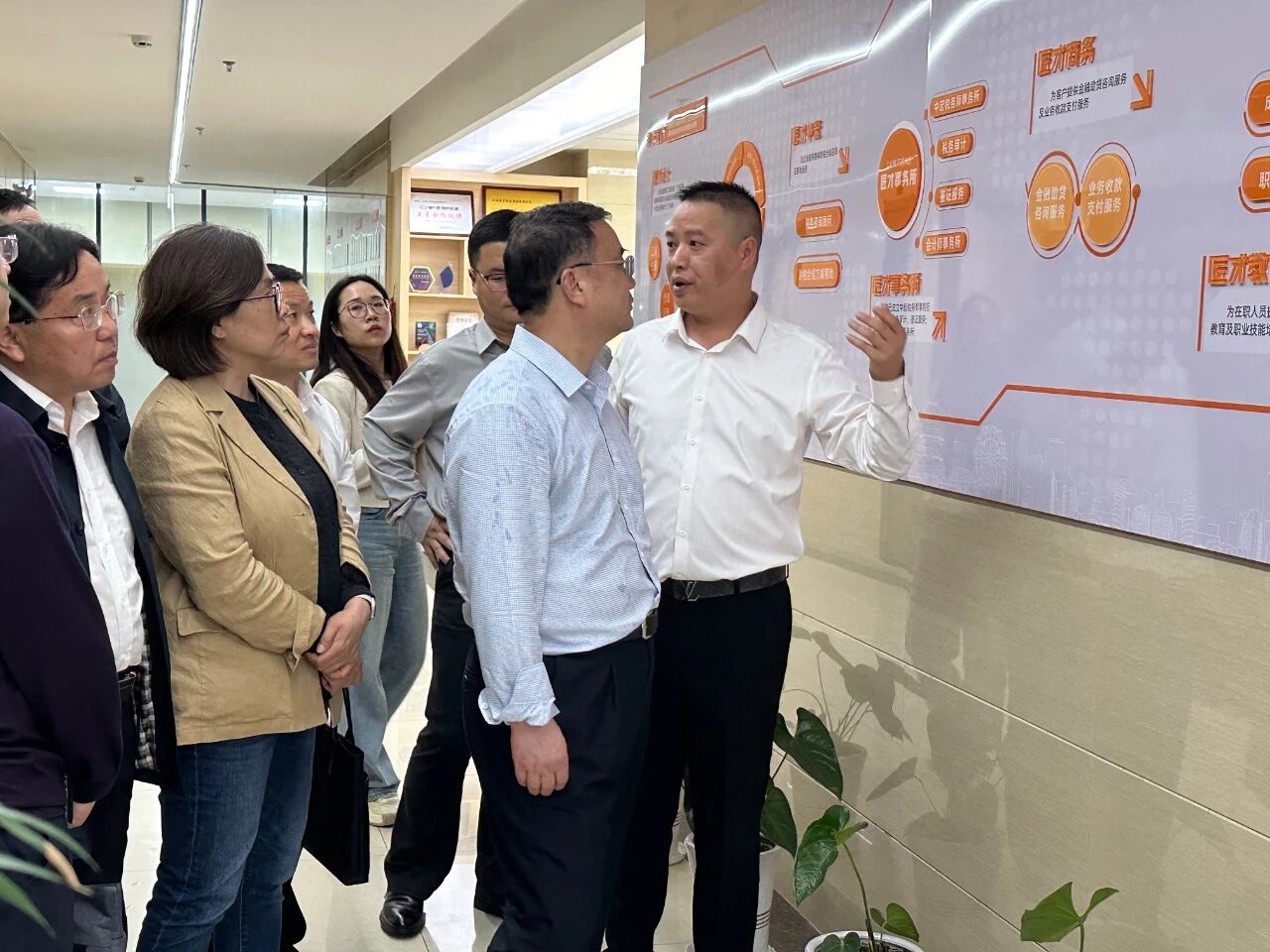 省中小企业发展环境第三方评估调研组莅临匠才集团指导工作|沐浴关怀，行稳致远！